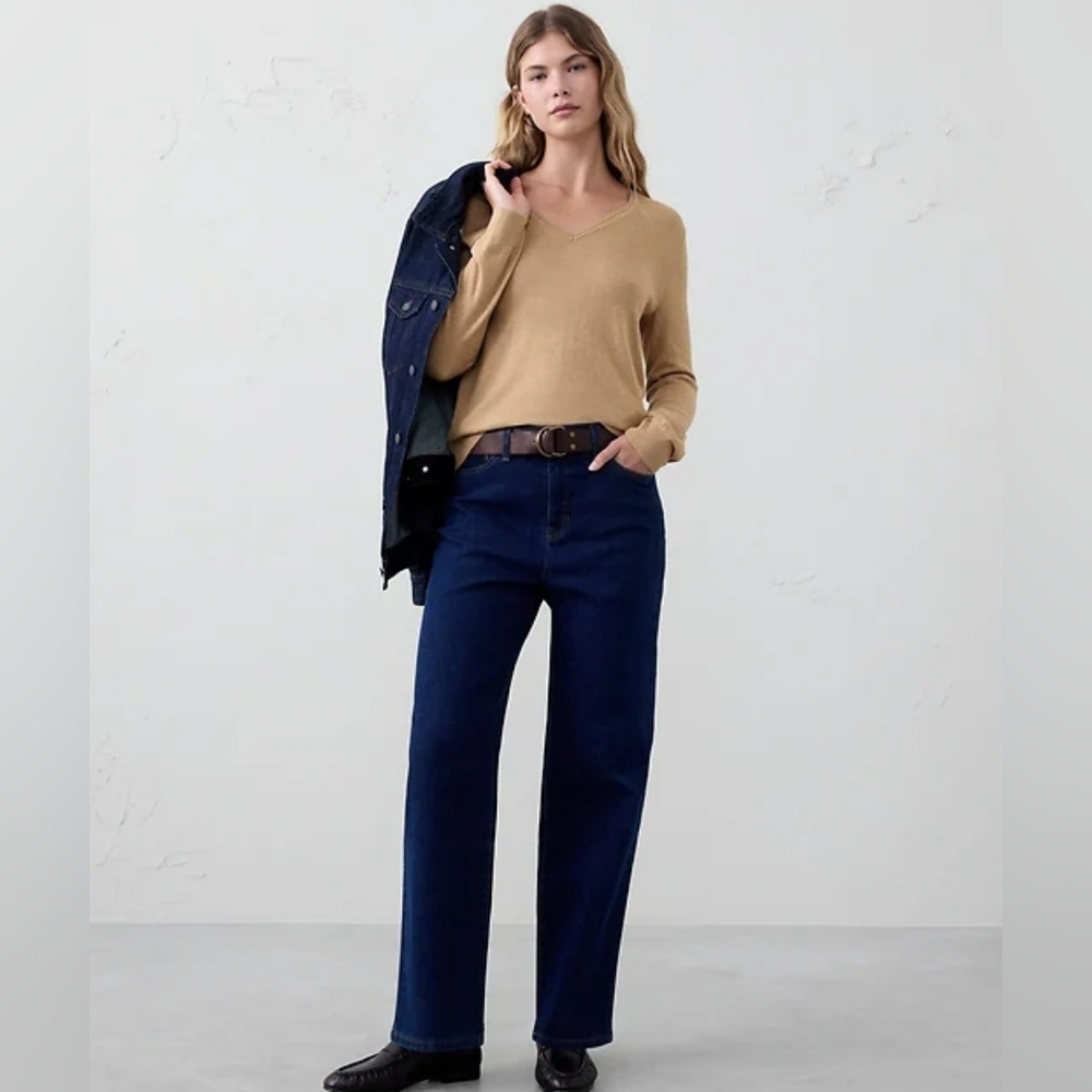 NWT - Banana Republic Forever V-Neck Cotton/Livaeco Camel Sweater - Size XL